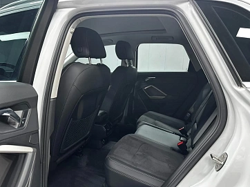 Audi Q3, 2023г., передний привод, робот
