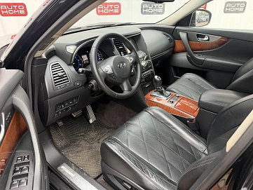 Infiniti QX70, 2016г., передний привод, автомат