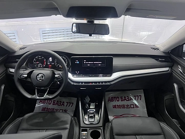 Skoda Octavia, 2022г., передний привод, робот