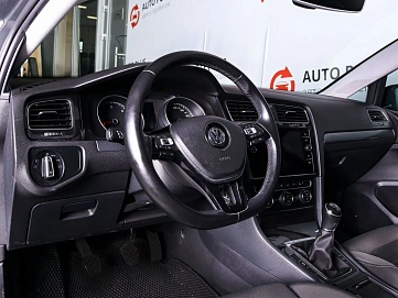 Volkswagen Golf, 2019г., передний привод, механика