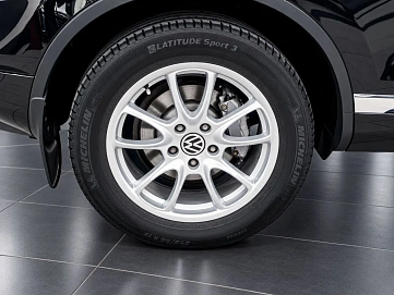 Volkswagen Touareg, 2011г., полный привод, автомат