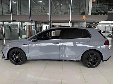Volkswagen Golf, 2021г., передний привод, робот