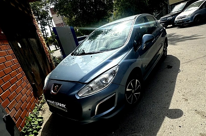 Peugeot 308, 2011г., передний привод, автомат