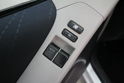 Toyota Yaris, 2008г., передний привод, робот