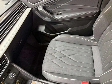 Volkswagen Tiguan, 2022г., передний привод, робот
