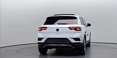 Volkswagen T-Roc, 2021г., полный привод, робот