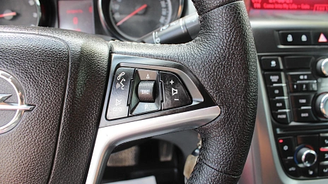 Opel Astra, 2012г., передний привод, механика