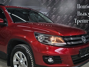 Volkswagen Tiguan, 2012г., передний привод, робот