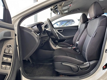 Hyundai Elantra, 2011г., передний привод, автомат