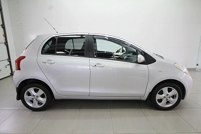 Toyota Yaris, 2008г., передний привод, робот