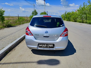 Nissan Tiida, 2010г., передний привод, автомат