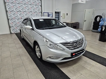 Hyundai Sonata, 2011г., передний привод, автомат