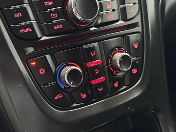 Opel Astra, 2011г., передний привод, механика