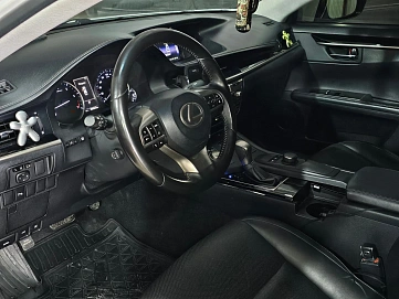 Lexus ES, 2017г., передний привод, автомат