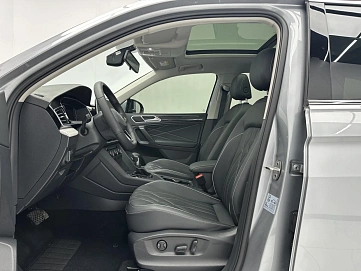 Volkswagen Tiguan, 2022г., передний привод, робот