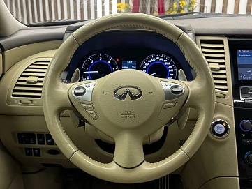 Infiniti QX70, 2016г., полный привод, автомат