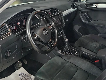 Volkswagen Tiguan, 2018г., полный привод, робот