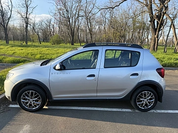 Renault Sandero, 2021г, передний привод, робот