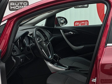 Opel Astra, 2011г., передний привод, автомат