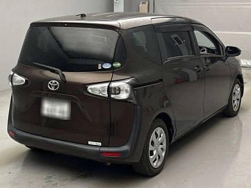 Toyota Sienta, 2015г., передний привод, вариатор