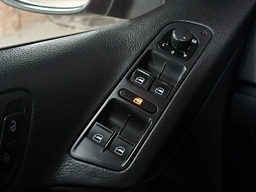 Volkswagen Tiguan, 2012г., передний привод, робот
