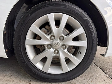 Hyundai Elantra, 2011г., передний привод, автомат