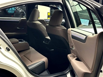 Lexus ES, 2025г., передний привод, вариатор