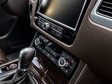 Volkswagen Touareg, 2011г., полный привод, автомат
