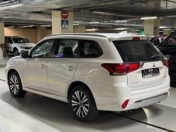Mitsubishi Outlander, 2022г, передний привод, вариатор