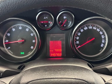 Opel Astra, 2011г., передний привод, механика