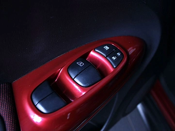 Nissan Juke, 2012г., передний привод, вариатор