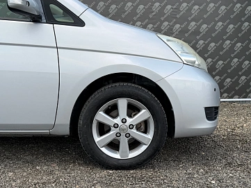 Toyota ISis, 2010г., передний привод, вариатор