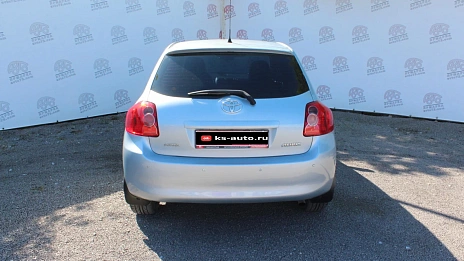 Toyota Auris, 2008г., передний привод, механика