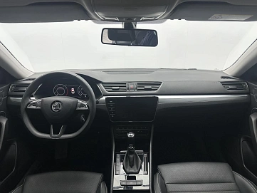 Skoda Superb, 2022г., передний привод, робот