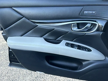 Infiniti Q70, 2015г., полный привод, автомат