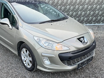 Peugeot 308, 2010г., передний привод, автомат