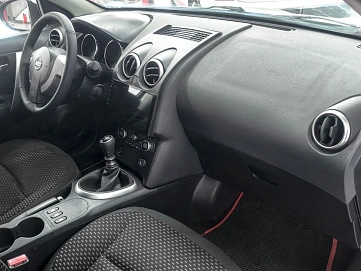 Nissan Qashqai, 2008г., передний привод, механика