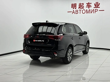 Mitsubishi Outlander, 2022г., передний привод, вариатор