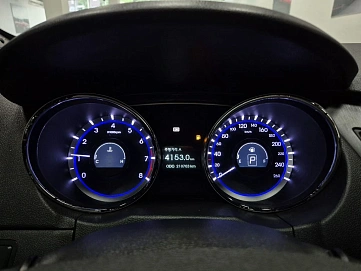 Hyundai Sonata, 2011г., передний привод, автомат