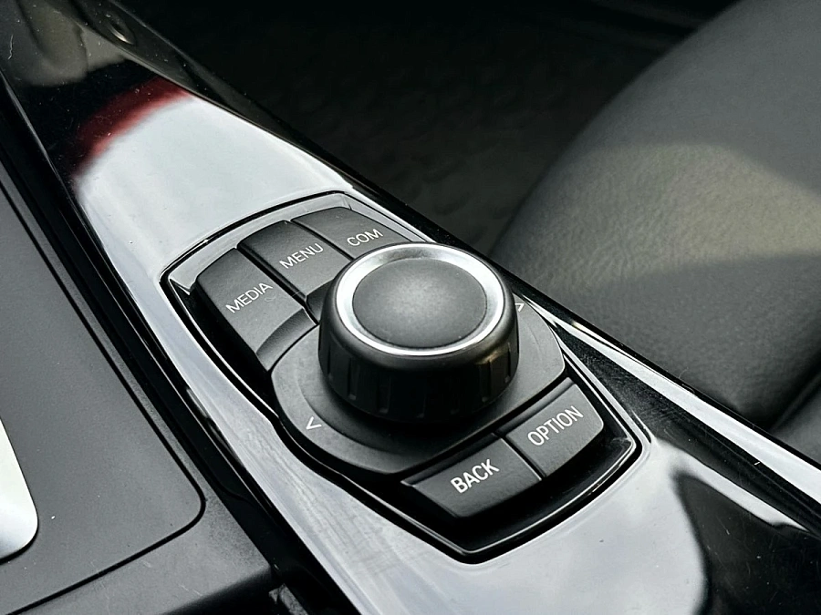 BMW 3 серии, 2018г., задний привод, автомат