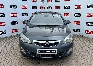 Opel Astra, 2011г., передний привод, автомат