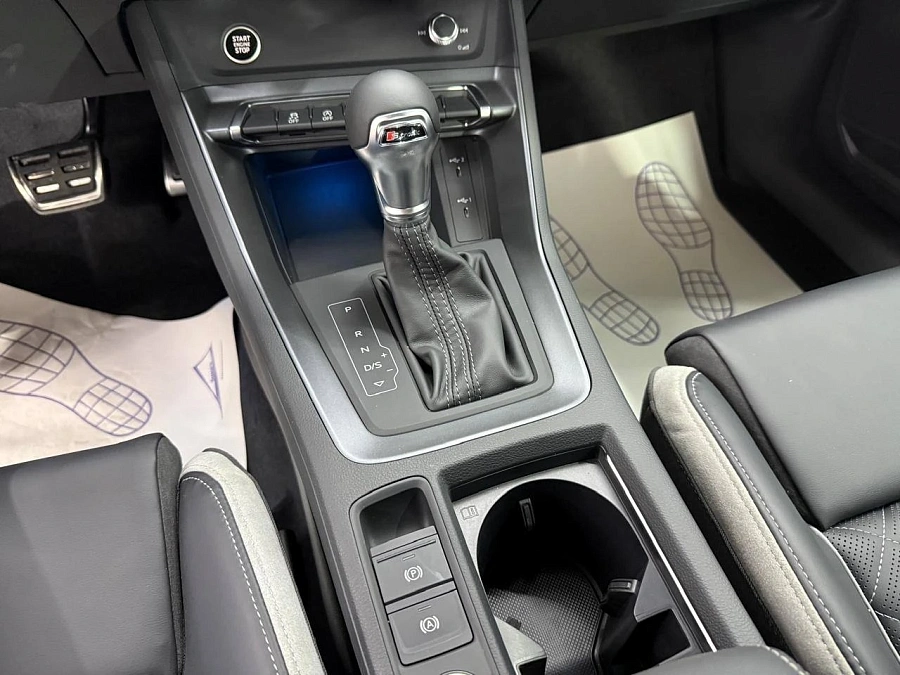 Audi Q3, 2025г., передний привод, робот