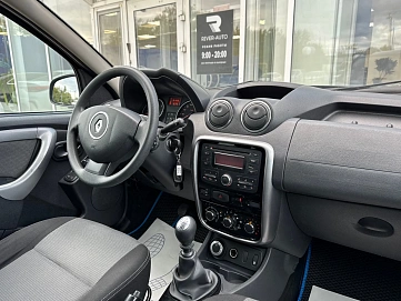 Renault Duster, 2012г., полный привод, механика