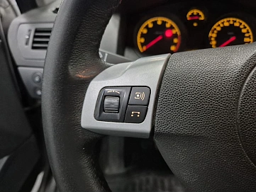 Opel Astra, 2012г., передний привод, механика