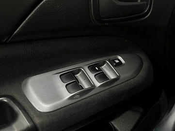 Mitsubishi Lancer, 2006г., передний привод, механика