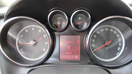 Opel Astra, 2012г., передний привод, механика