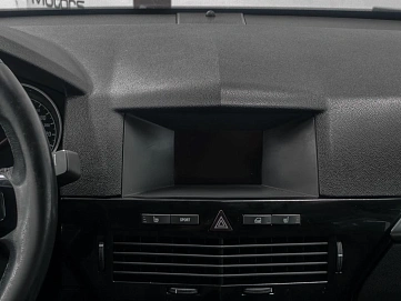 Opel Astra, 2011г., передний привод, робот