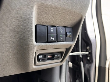 Honda Stepwgn, 2018г., передний привод, вариатор