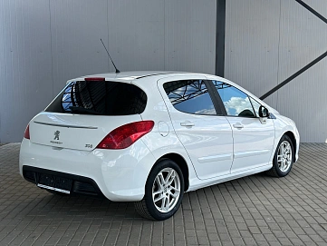 Peugeot 308, 2011г., передний привод, автомат