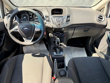 Ford Fiesta, 2015г., передний привод, робот